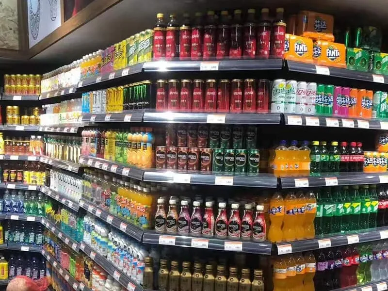 Heavy duty display shelf for drinks